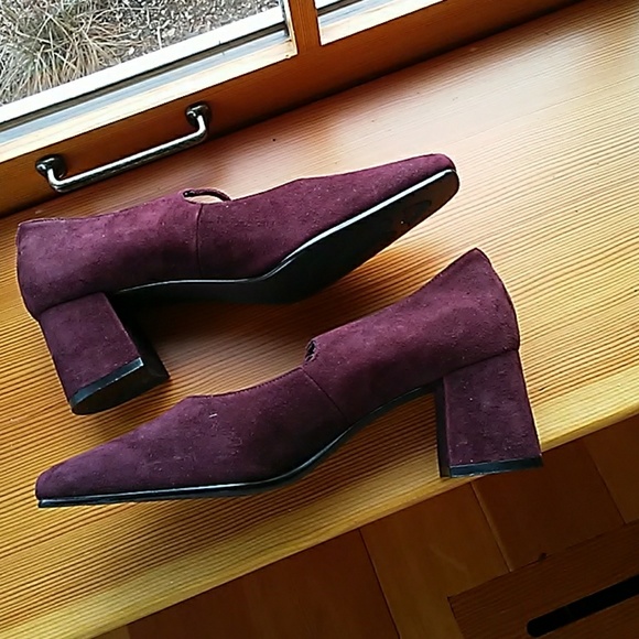 LORD & TAYLOR SUEDE HEELS! - Picture 7 of 8